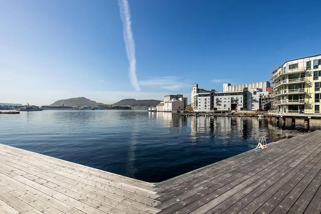 Appartement Moderne Bergenshus Med Privat Hage Og Parkering