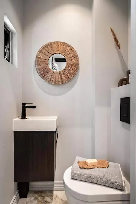 Moderne Bergenshus Med Privat Hage Og Parkering Apartment