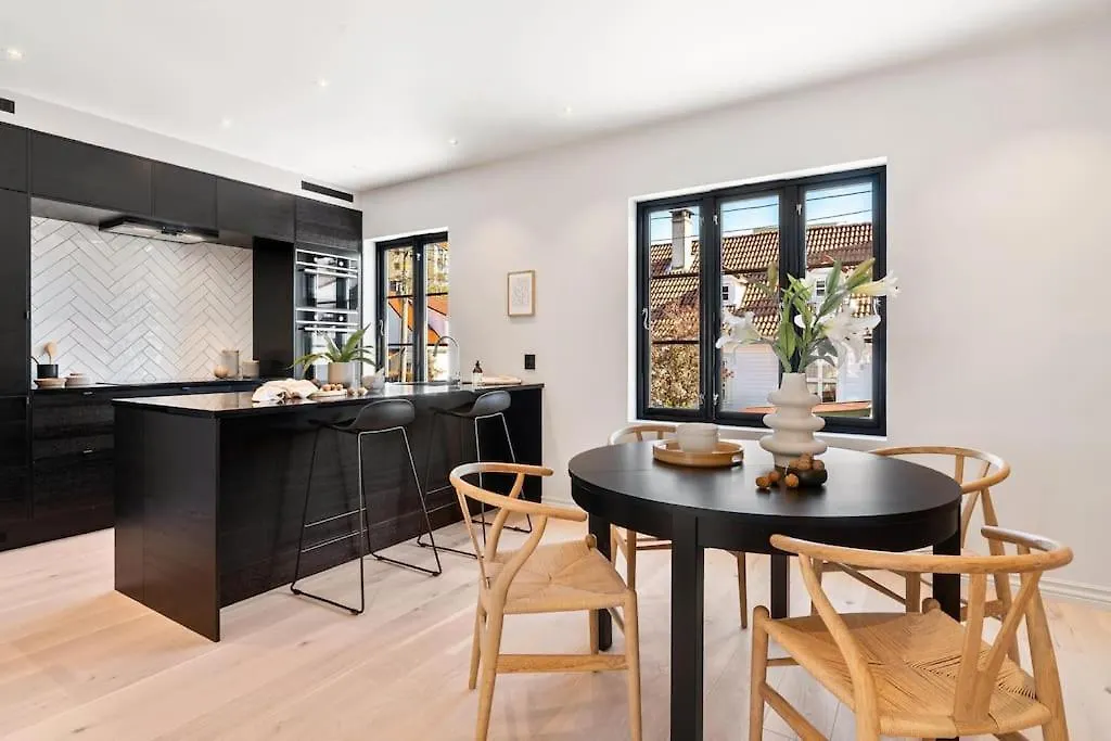 Apartment Ferienwohnung Moderne Bergenshus Med Privat Hage Og Parkering