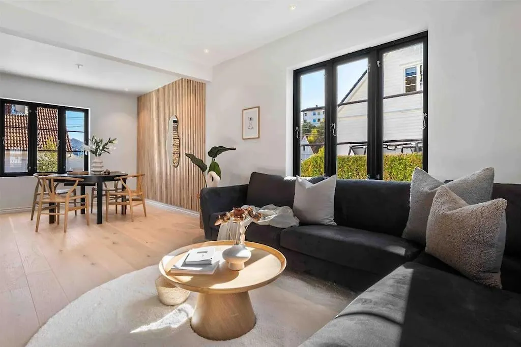 Ferienwohnung Moderne Bergenshus Med Privat Hage Og Parkering Bergen