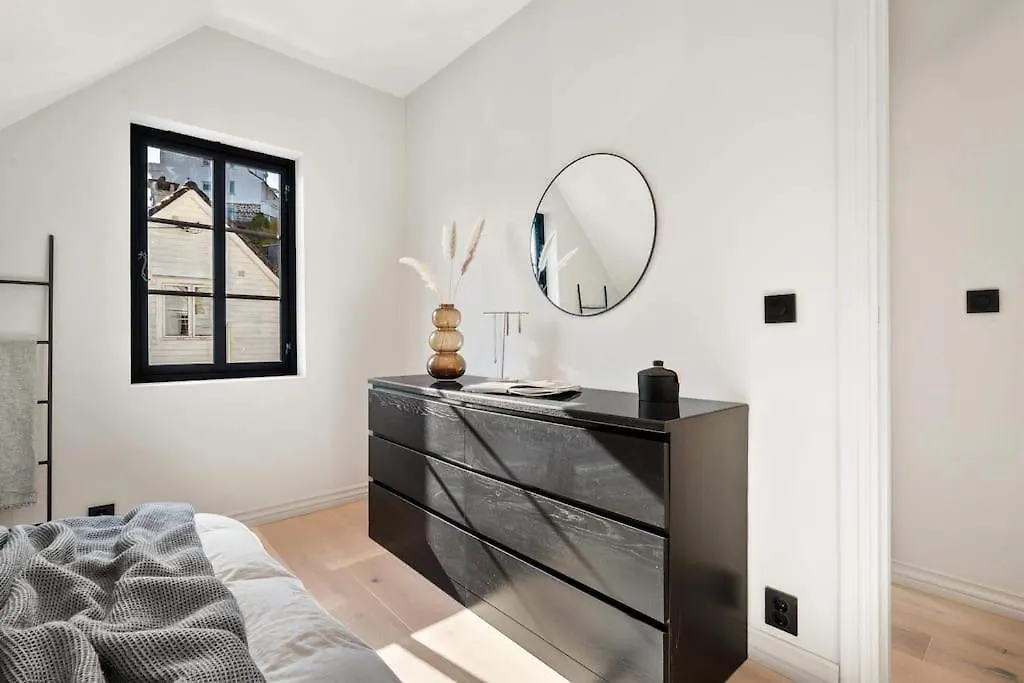 Ferienwohnung Moderne Bergenshus Med Privat Hage Og Parkering